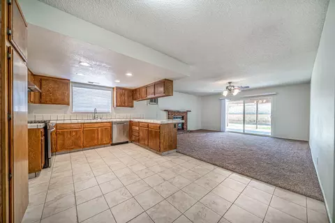 1124 E Ave J 10, Lancaster, CA 93535 photo 13