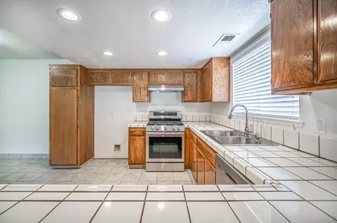 1124 E Ave J 10, Lancaster, CA 93535 photo 11