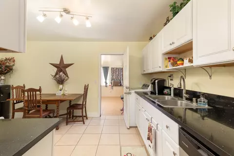 45327 Kingtree Ave, Lancaster, CA 93534 photo 2