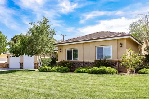 42165 Silverpuffs Dr, Lancaster, CA 93536 photo 2