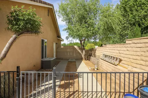 42165 Silverpuffs Dr, Lancaster, CA 93536 photo 36