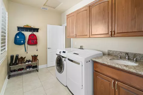 8827 W Avenue D2, Lancaster, CA 93536 photo 27