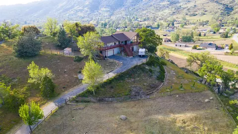 26501 Brian Pl, Tehachapi, CA 93561 photo 2