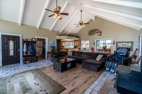 26501 Brian Pl, Tehachapi, CA 93561 photo 6