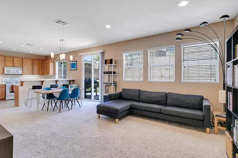 37407 Hazelnut Pl, Palmdale, CA 93551 photo 5