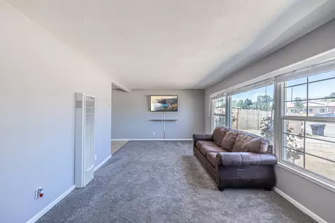 15917 Lee St, Mojave, CA 93501 photo 3