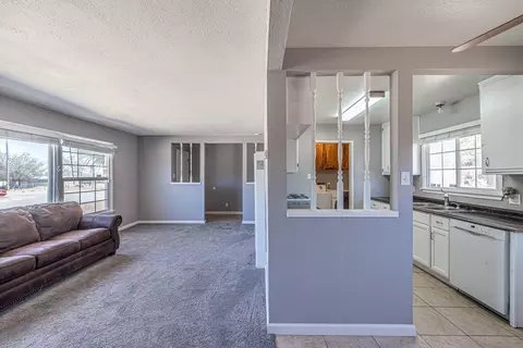 15917 Lee St, Mojave, CA 93501 photo 5