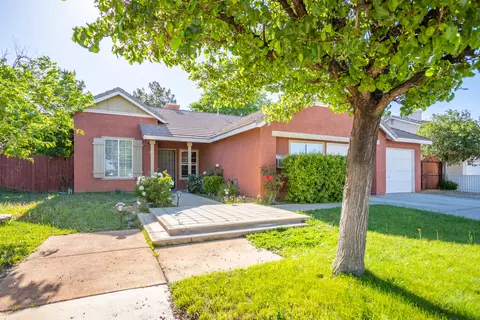 36753 Caldron St, Palmdale, CA 93552 photo 2