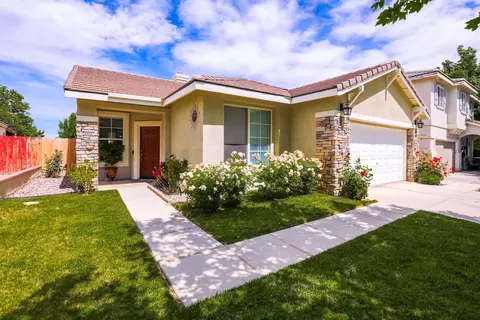 45751 Berkshire St, Lancaster, CA 93534 photo 2