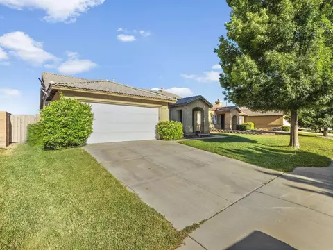 45738 Coventry St, Lancaster, CA 93534 photo 3