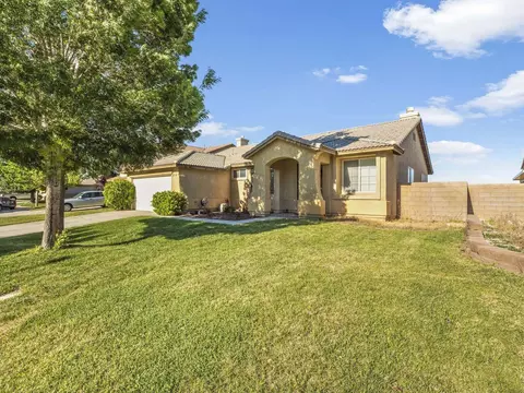 45738 Coventry St, Lancaster, CA 93534 photo 1