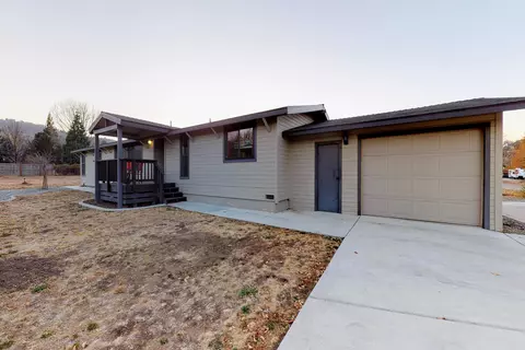30060 Niblick Ln, Tehachapi, CA 93561 photo 2