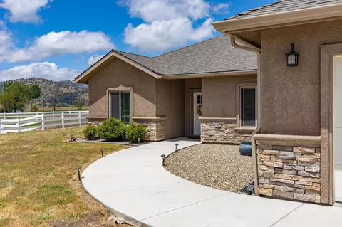 28120 Braeburn Pl, Tehachapi, CA 93561 photo 2
