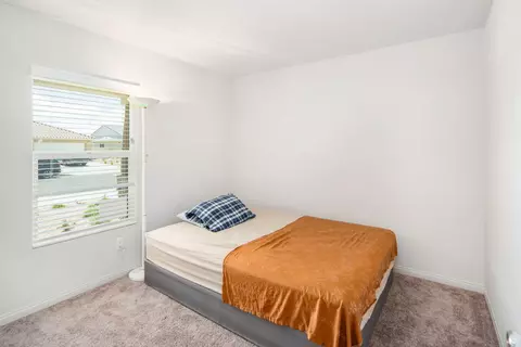 2057 E Newgrove St, Lancaster, CA 93535 photo 14