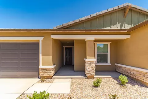 2057 E Newgrove St, Lancaster, CA 93535 photo 2