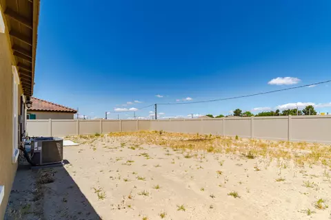 2057 E Newgrove St, Lancaster, CA 93535 photo 17