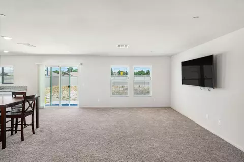 2057 E Newgrove St, Lancaster, CA 93535 photo 3