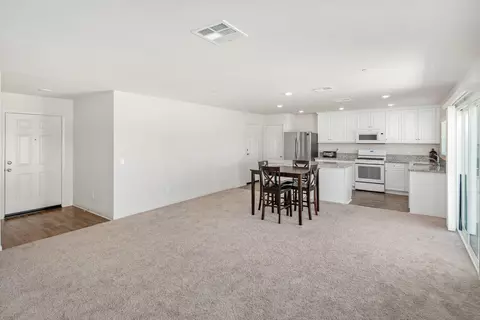 2057 E Newgrove St, Lancaster, CA 93535 photo 5