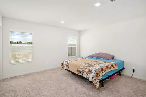 2057 E Newgrove St, Lancaster, CA 93535 photo 10