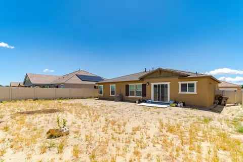 2057 E Newgrove St, Lancaster, CA 93535 photo 18