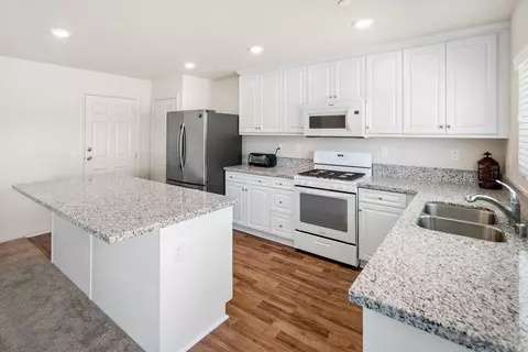 2057 E Newgrove St, Lancaster, CA 93535 photo 7