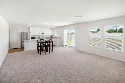 2057 E Newgrove St, Lancaster, CA 93535 photo 4