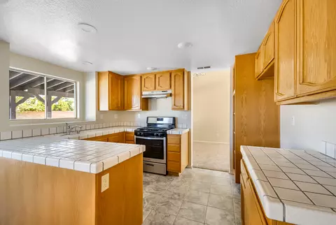 45145 Biscay St, Lancaster, CA 93535 photo 6