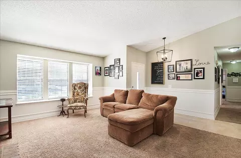 43155 Lorraine St, Lancaster, CA 93536 photo 3