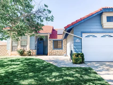 1027 James Ct, Lancaster, CA 93535 photo 3