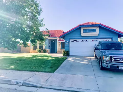 1027 James Ct, Lancaster, CA 93535 photo 2