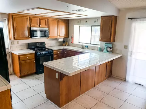 1027 James Ct, Lancaster, CA 93535 photo 9