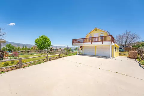 18060 Bowie St, Tehachapi, CA 93561 photo 4
