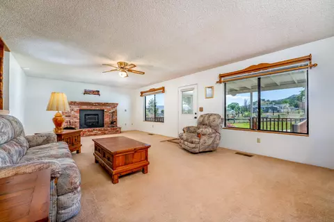 18060 Bowie St, Tehachapi, CA 93561 photo 9