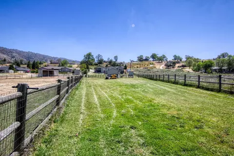 23641 Lakeview Dr, Tehachapi, CA 93561 photo 35