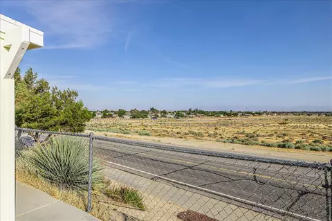 2340 Rangeview Dr, Rosamond, CA 93560 photo 3
