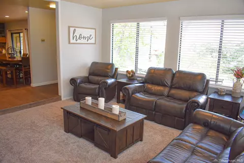 21605 Belmont Dr, Tehachapi, CA 93561 photo 8