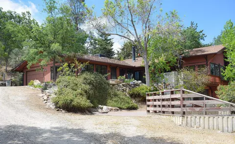 21605 Belmont Dr, Tehachapi, CA 93561 photo 1