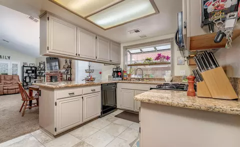 43641 Nicole St, Lancaster, CA 93535 photo 8