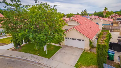 43641 Nicole St, Lancaster, CA 93535 photo 2