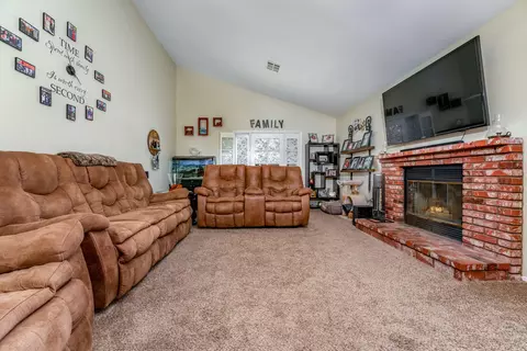 43641 Nicole St, Lancaster, CA 93535 photo 12