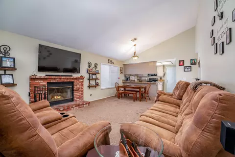 43641 Nicole St, Lancaster, CA 93535 photo 11