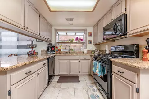 43641 Nicole St, Lancaster, CA 93535 photo 9