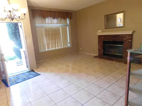 38005 E 43rd St, Palmdale, CA 93552 photo 2