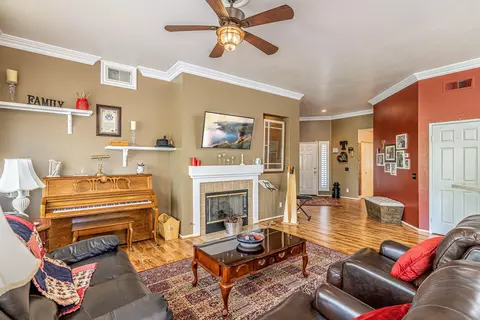 44715 Sandhurst Ln, Lancaster, CA 93536 photo 11