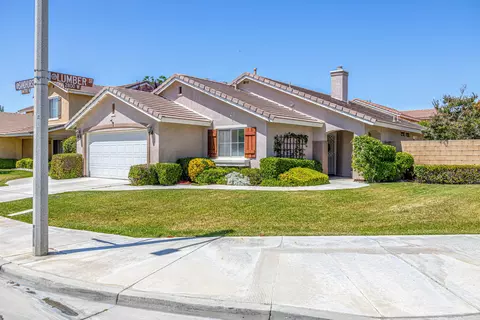 44715 Sandhurst Ln, Lancaster, CA 93536 photo 2