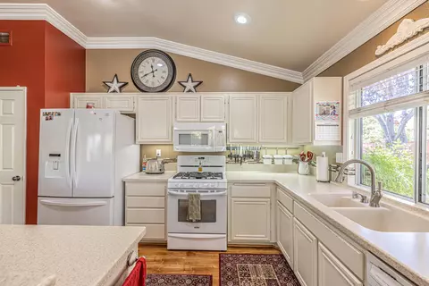 44715 Sandhurst Ln, Lancaster, CA 93536 photo 9
