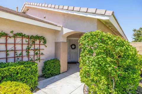 44715 Sandhurst Ln, Lancaster, CA 93536 photo 3