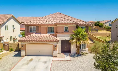 2765 Garnet Ln, Lancaster, CA 93535 photo 2