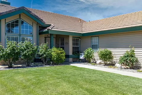6128 Cabriolet Ct, Lancaster, CA 93536 photo 3