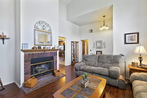 6128 Cabriolet Ct, Lancaster, CA 93536 photo 13